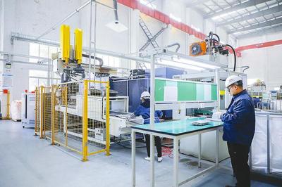 在忙碌中綻放 化妝品生產車間的一天